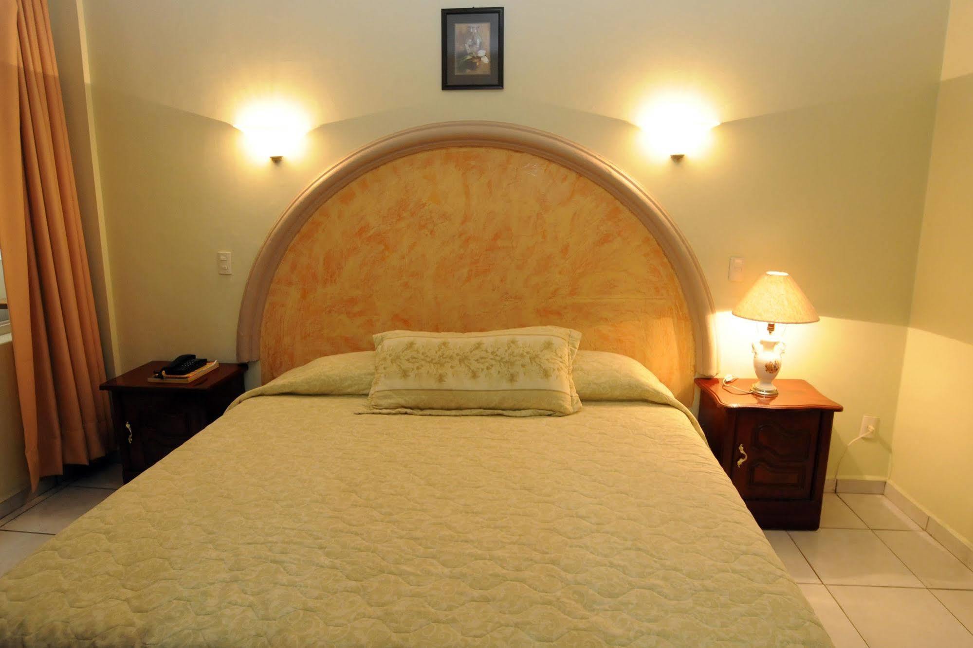 Hotel Plaza Sahuayo Екстериор снимка