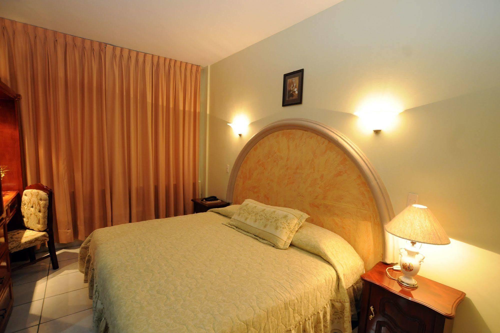 Hotel Plaza Sahuayo Екстериор снимка