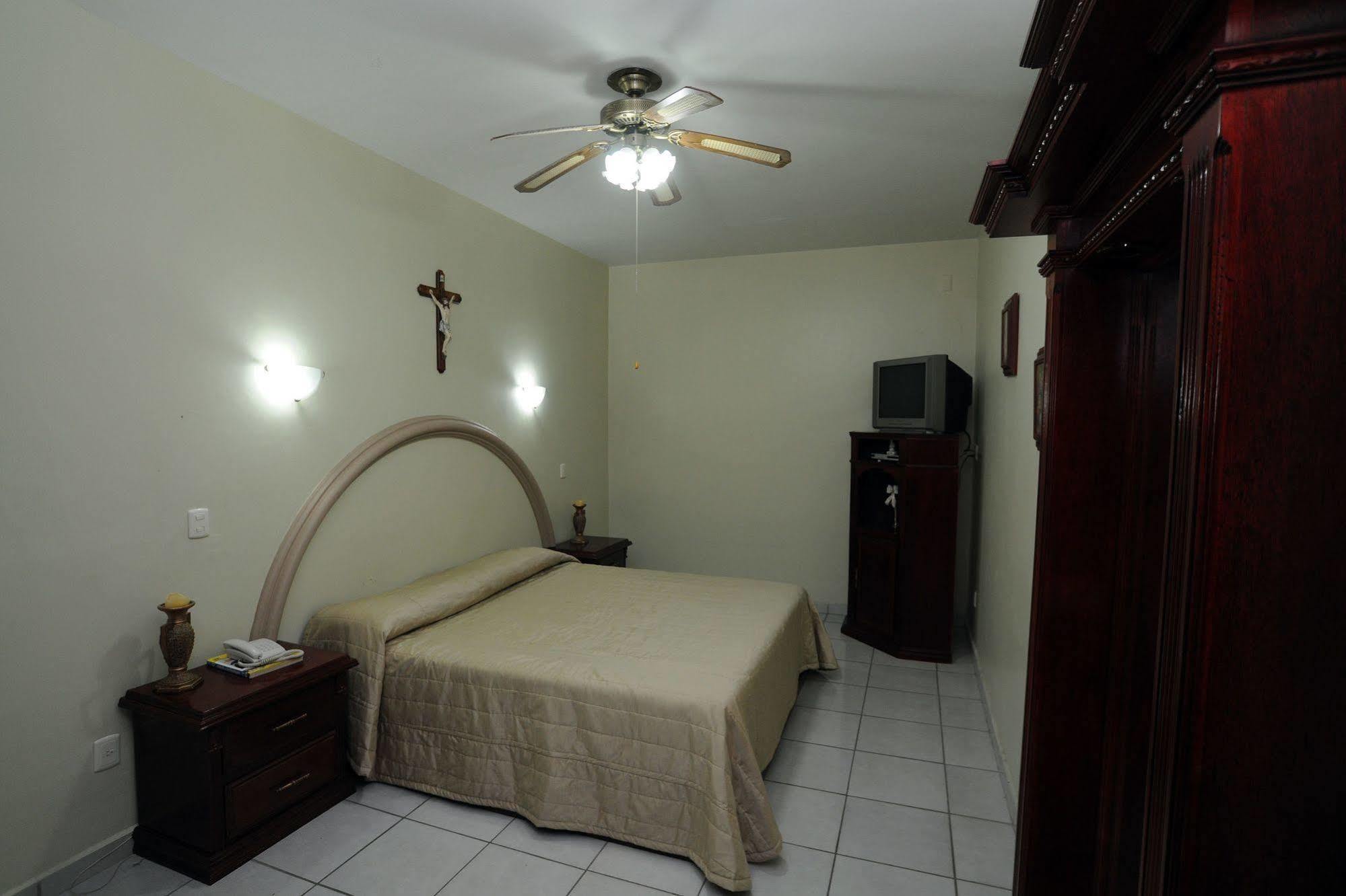 Hotel Plaza Sahuayo Екстериор снимка